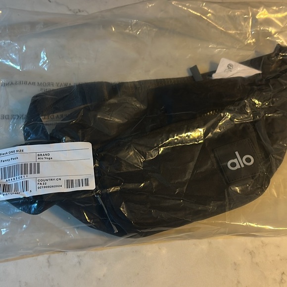 ALO Yoga Black Explorer Fanny Pack - Picture 7 of 7